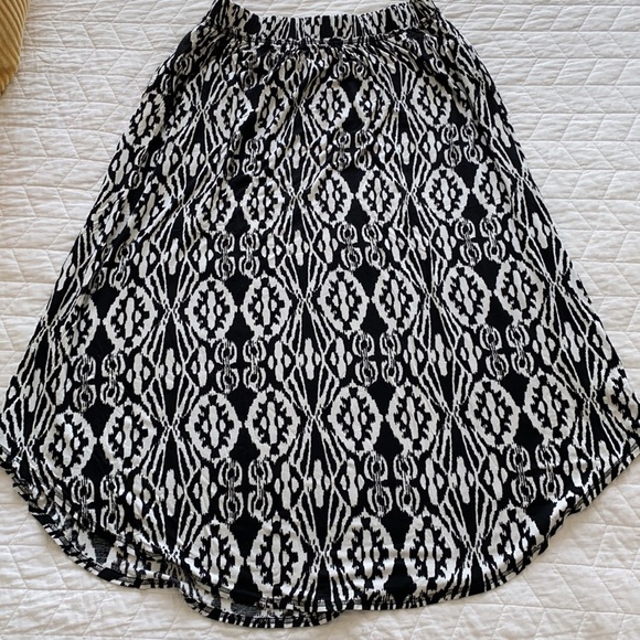 NWOT - Boho Aztec midi skirt - Picture 3 of 5